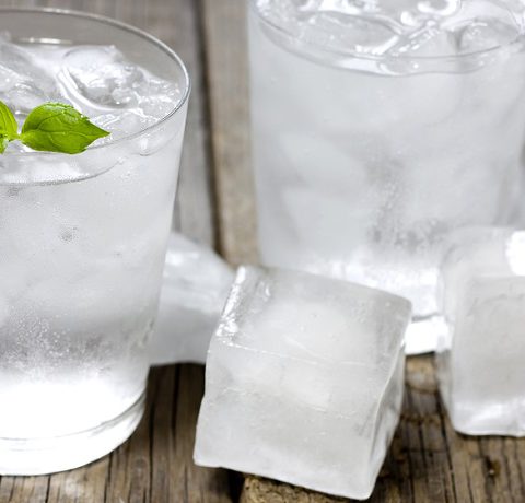 đá sạch từ máy làm đá viên hải âu